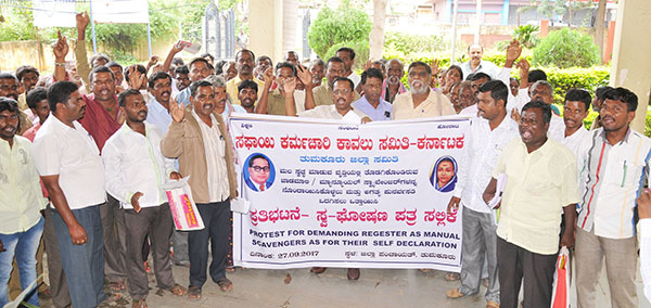 ಮ್ಯಾನುವೆಲ್ ಸ್ಕ್ಯಾವೆಂಜರ್ ಪಟ್ಟಿ ಪರೀಷ್ಕರಣೆಗೆ ಒತ್ತಾಯಿಸಿ ಧರಣಿ